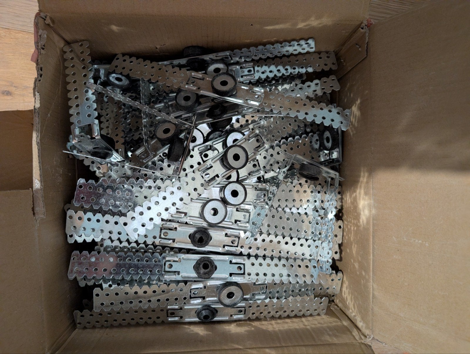 Trilling dempende Metal stud direct hangers, Doe-het-zelf en Verbouw, Ophalen of Verzenden, Nieuw, 100 tot 250 mm, Overige typen