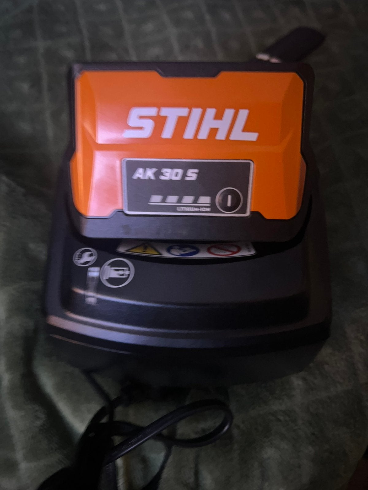 STIHL AK 30 S + lader / oplader set - origineel, Ophalen of Verzenden, Zo goed als nieuw