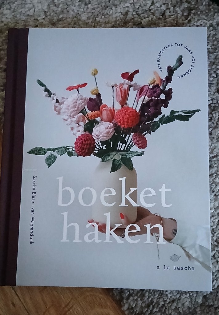 Haakboek bloemen splinternieuw, is net uitgekomen., Hobby en Vrije tijd, Breien en Haken, Ophalen, Nieuw, Haken, Patroon of Boek