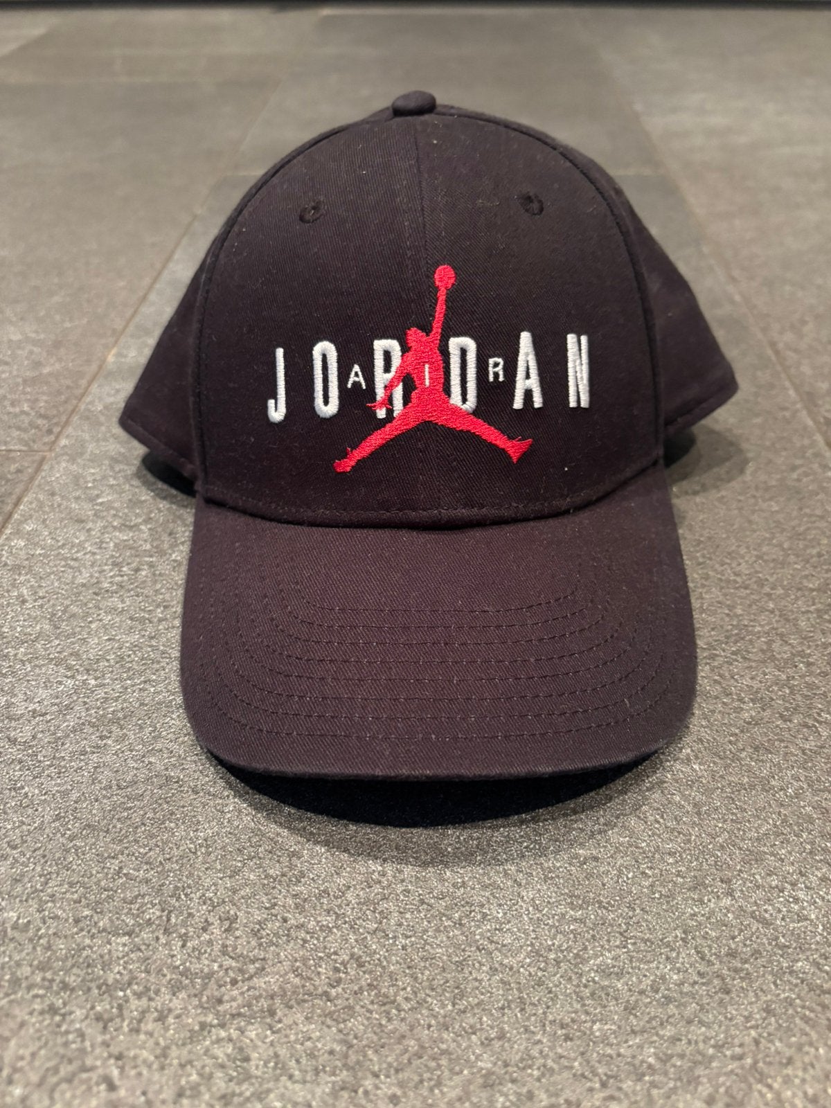 Jordan Cap, Ophalen, Zo goed als nieuw