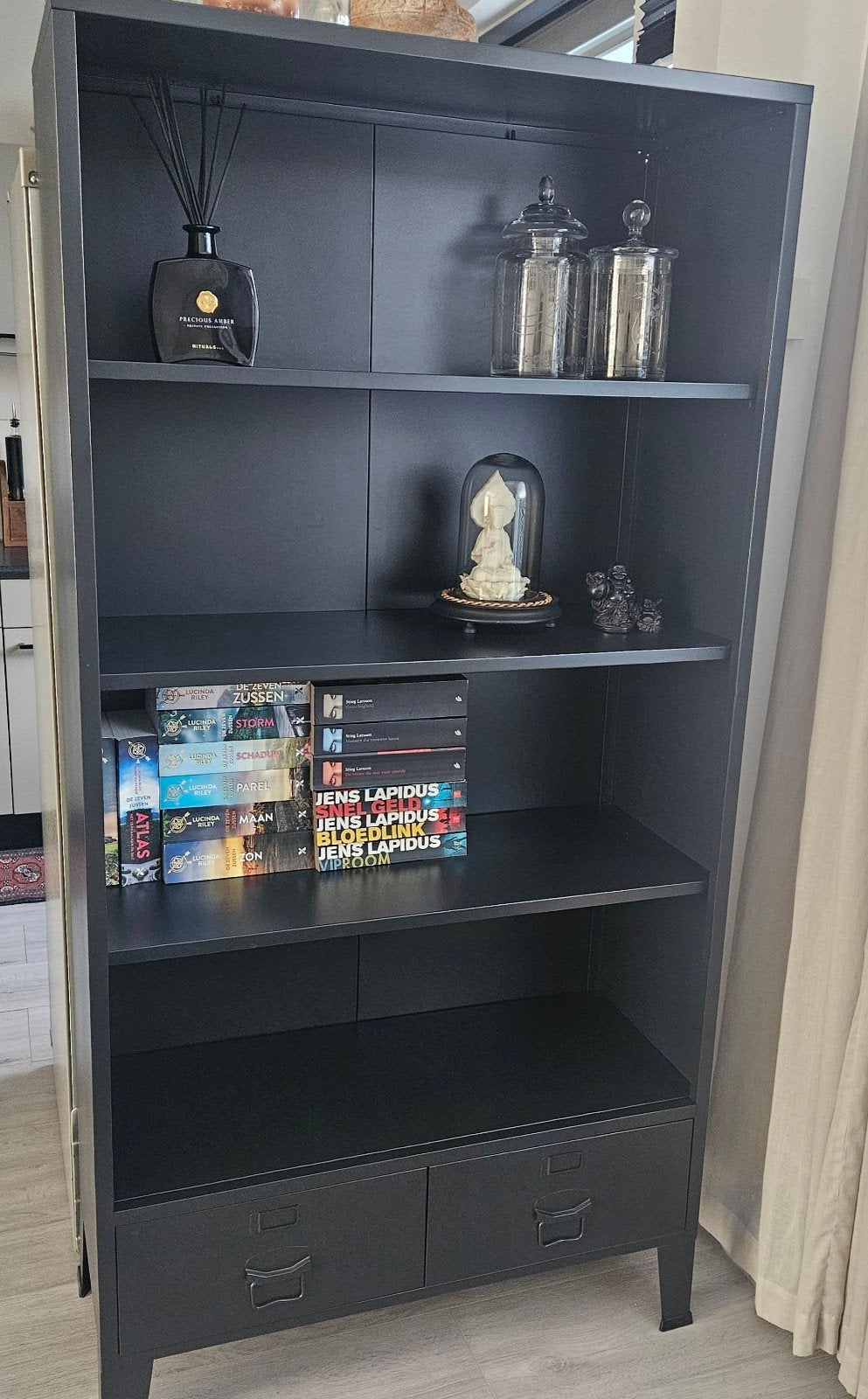 zwarte metalen wand/boekenkast, Ophalen, 50 tot 100 cm, Zo goed als nieuw, 150 tot 200 cm