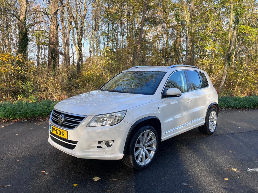 Volkswagen Tiguan 1.4 TSI 110KW 4MOTION R-Line, Auto's, Volkswagen, Zwart, 4 cilinders, 2000 kg, Wit