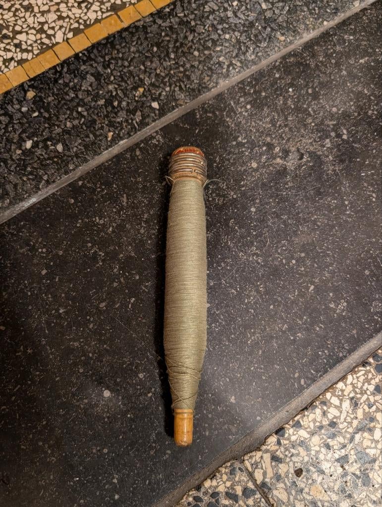 Vintage spoel met garen, Antiek en Kunst, Curiosa en Brocante, Ophalen of Verzenden