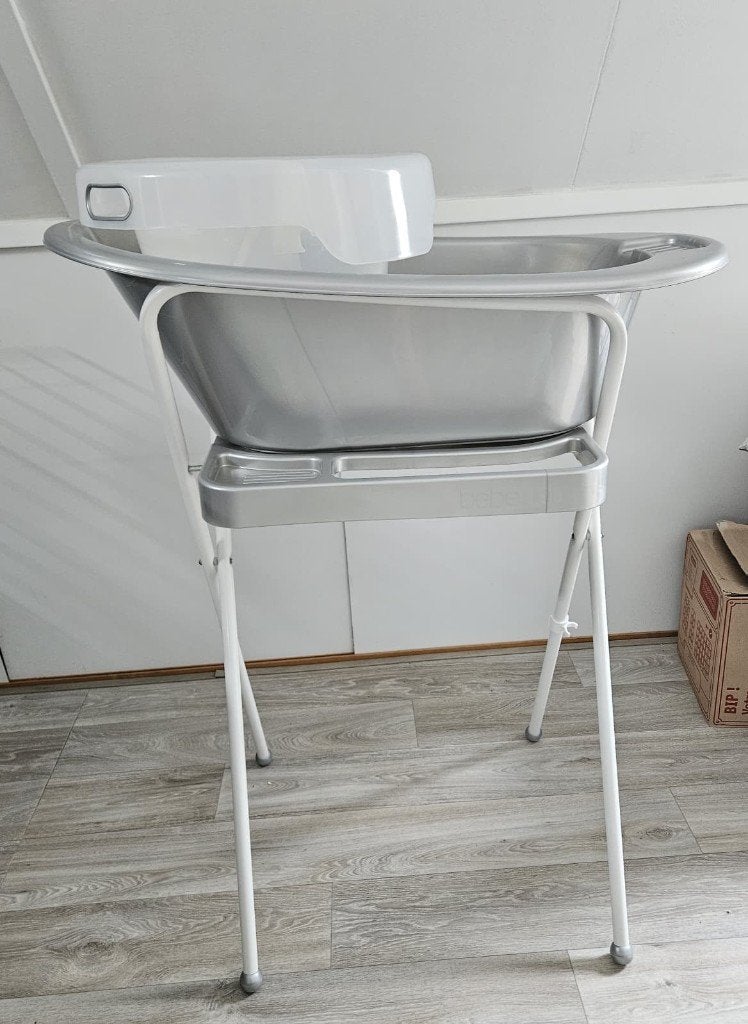 Bébé-jou babybadje met standaard en badzitje, Ophalen, Zo goed als nieuw, Badje, Bébé-jou