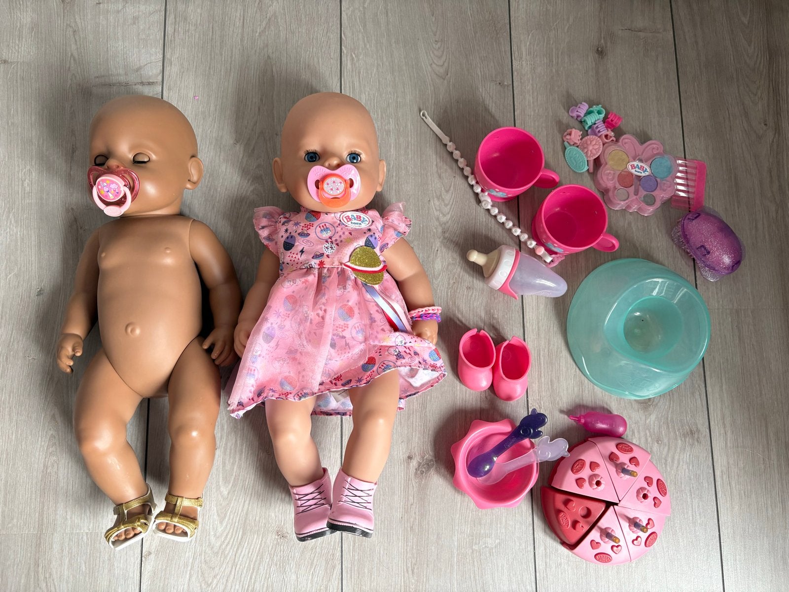 Baby Born poppen met accessoires - Zo goed als nieuw, Ophalen of Verzenden, Zo goed als nieuw, Babypop