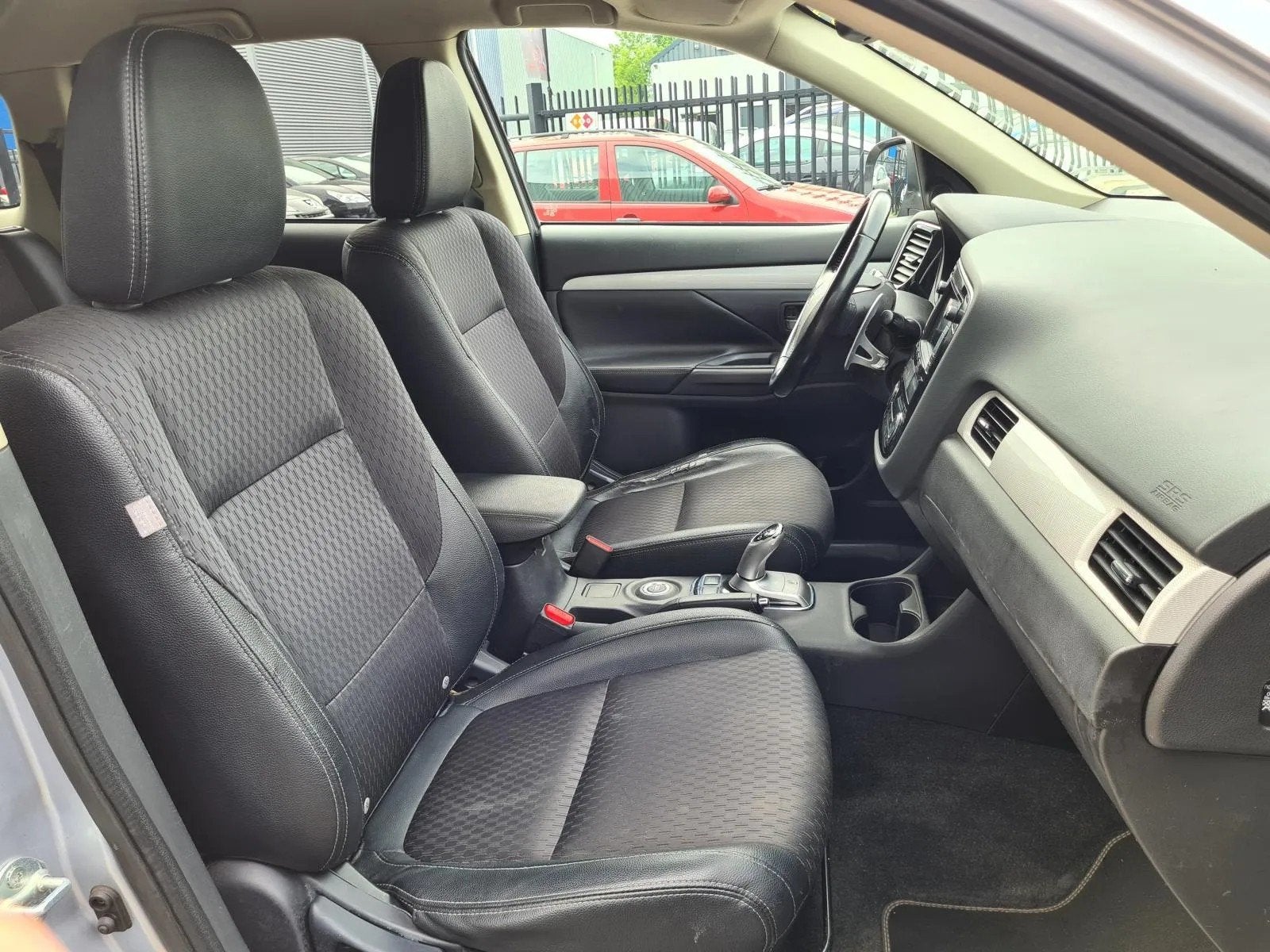 Foto 18 van Mitsubishi Outlander 2.0 PHEV AWD Hybride AUT.*AKTIEPRIJS!