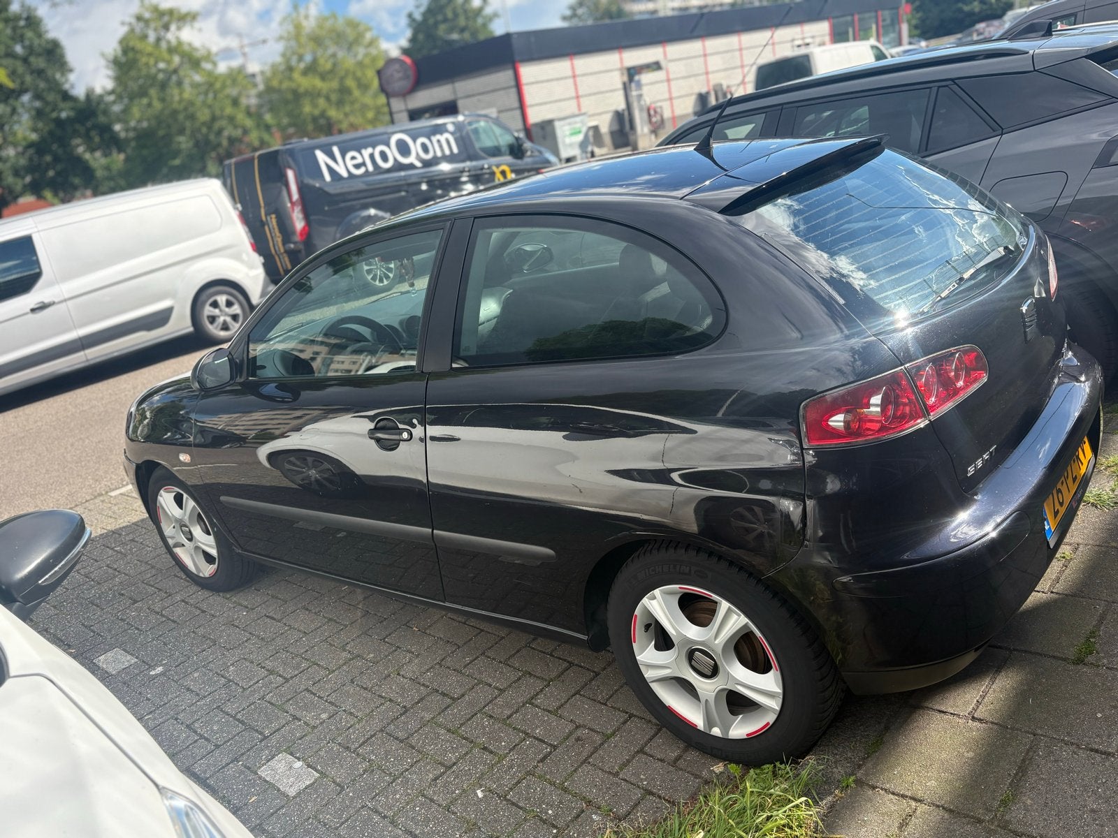 Seat Ibiza 1.4 16V 55KW 2005 Zwart APK is tot 27 sep 2027, Auto's, Voorwielaandrijving, 15 km/l, 4 cilinders, Origineel Nederlands