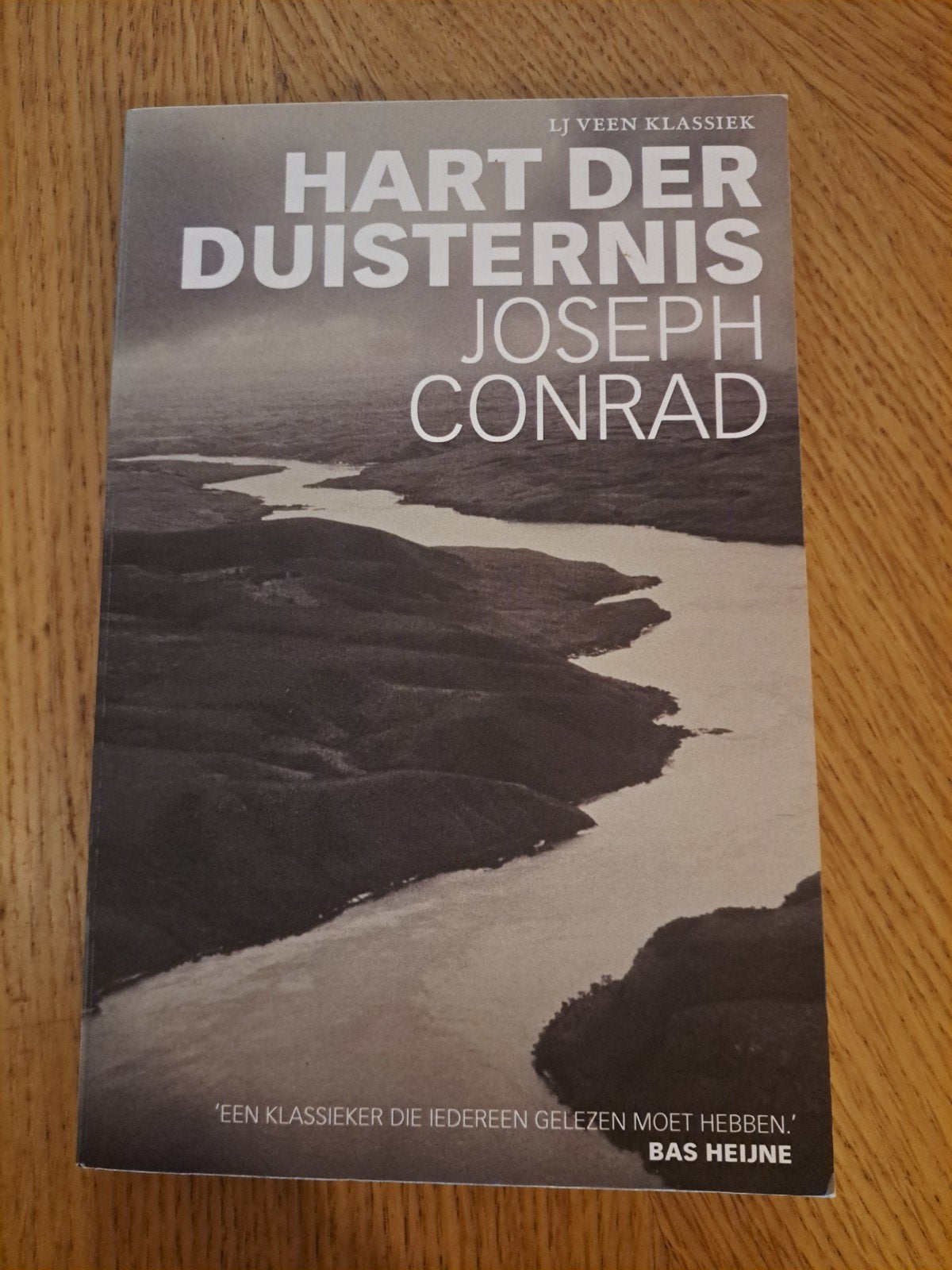 Hart der Duisternis - Joseph Conrad (LJ Veen Klassiek), Ophalen of Verzenden, Gelezen, Joseph Conrad, Nederland