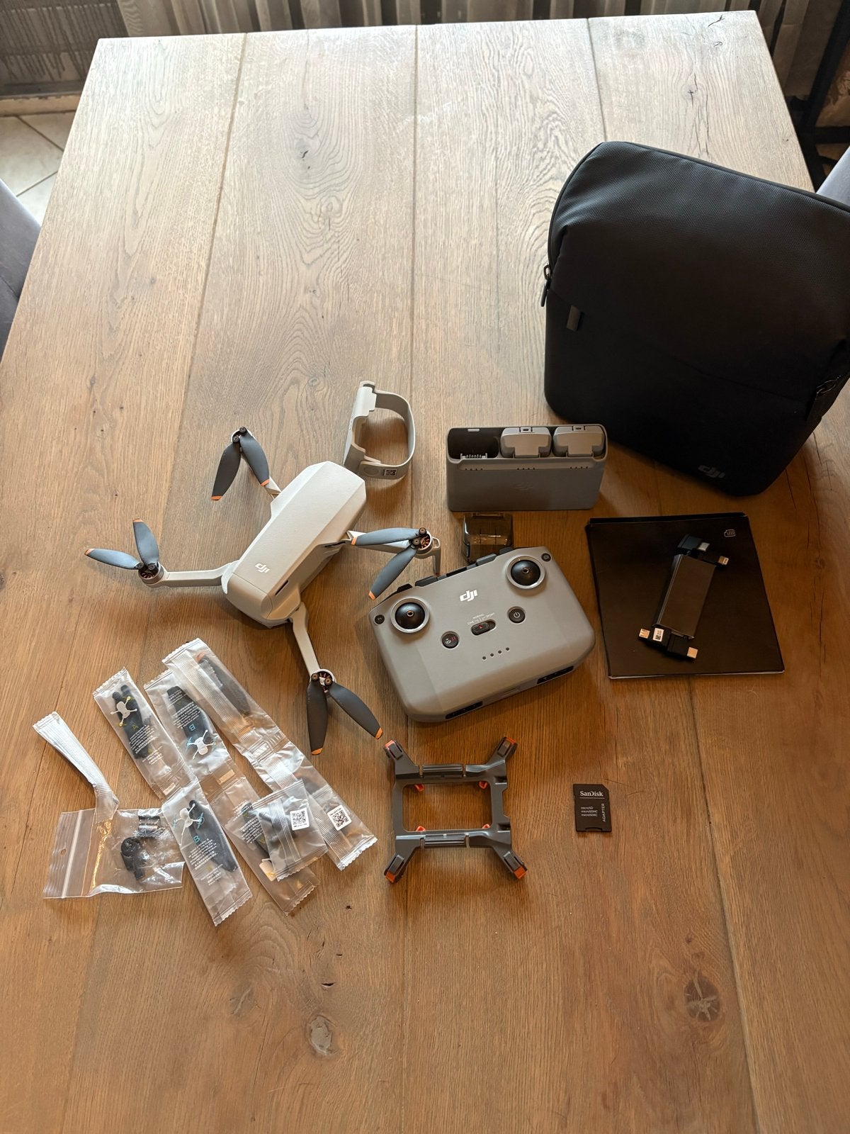 DJI Mini 2 Fly More Combo Drone, Ophalen, 30 tot 45 minuten, Cameradrone, Extra accu('s)
