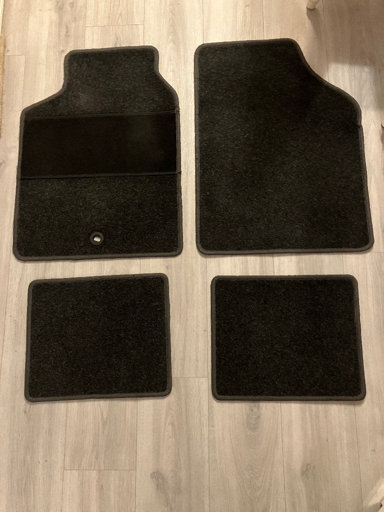 2 automatten sets, Auto-onderdelen, Ophalen of Verzenden, Gebruikt, BMW