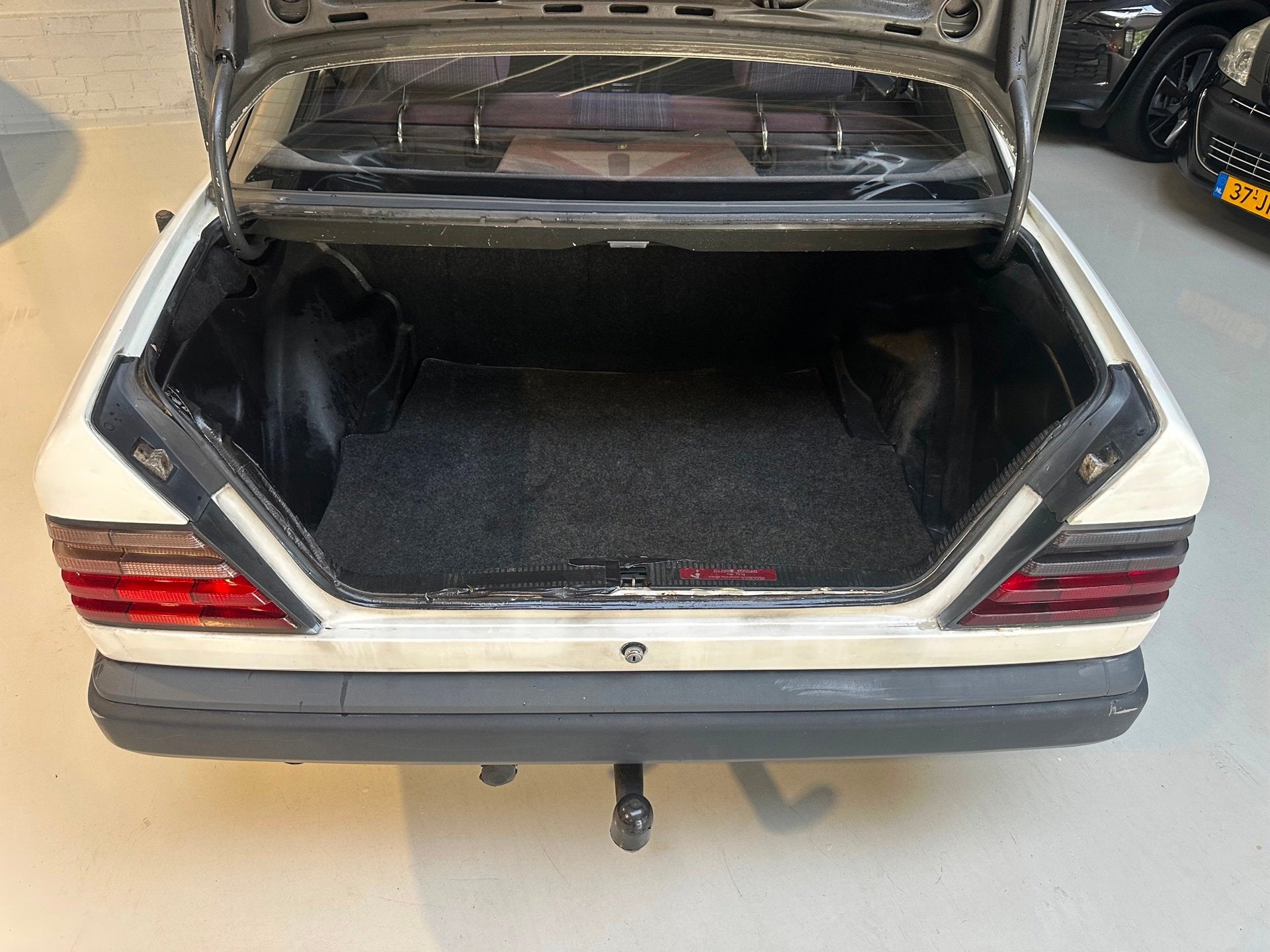 Mercedes-Benz 200-500 (W124) 250 D Oldtimer 1985, foto 9