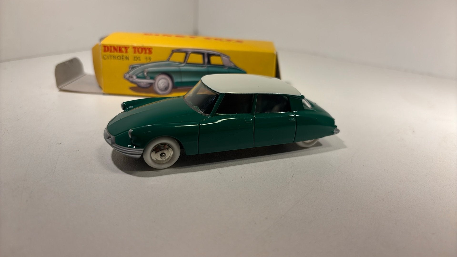 Citroen ds 19 green dinky toys atlas 1.43, Auto, Dinky Toys, Ophalen of Verzenden, A
