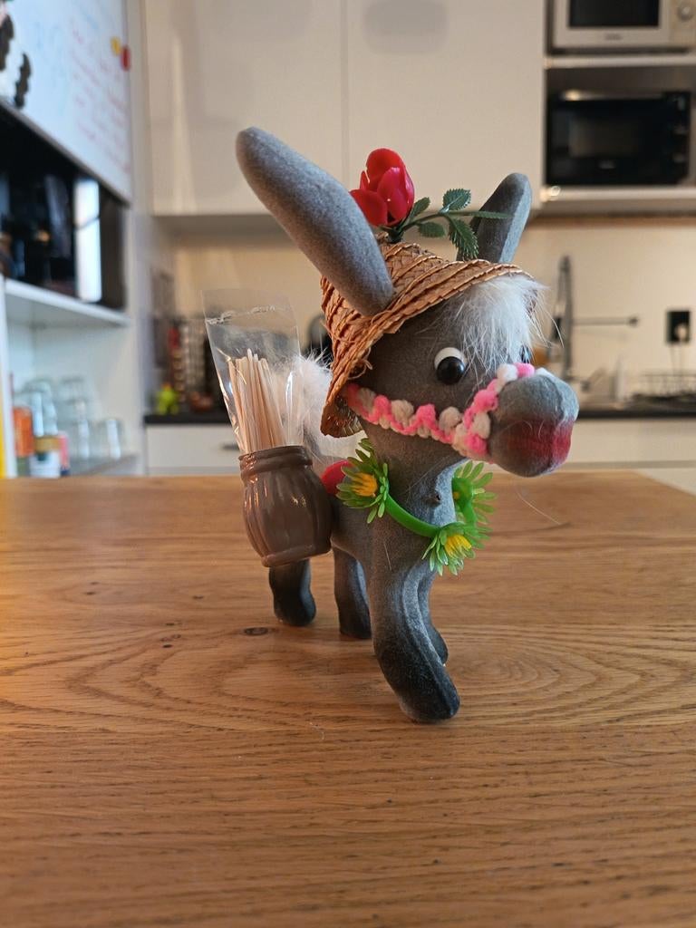 Schattige Ezel Tandenstokerhouder met Hoedje en Bloemen, Ophalen of Verzenden