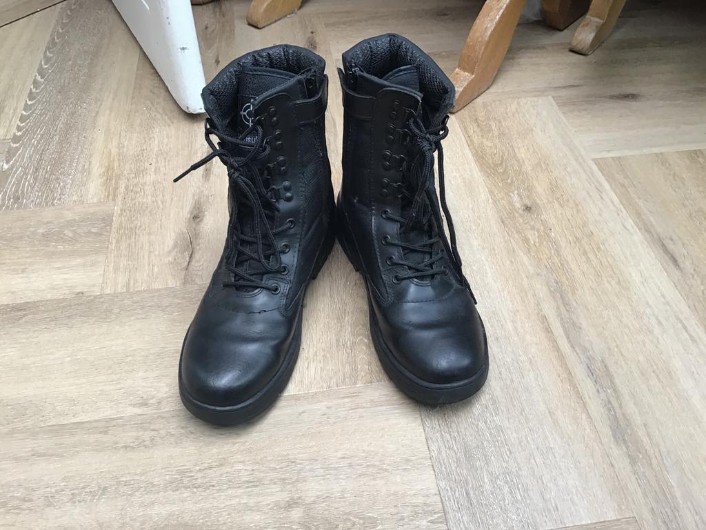 Airsoft kisten maat 44, goede kwaliteit, zeer goede staat, Kleding | Heren, Schoenen, Zo goed als nieuw, Boots, Zwart, Ophalen of Verzenden