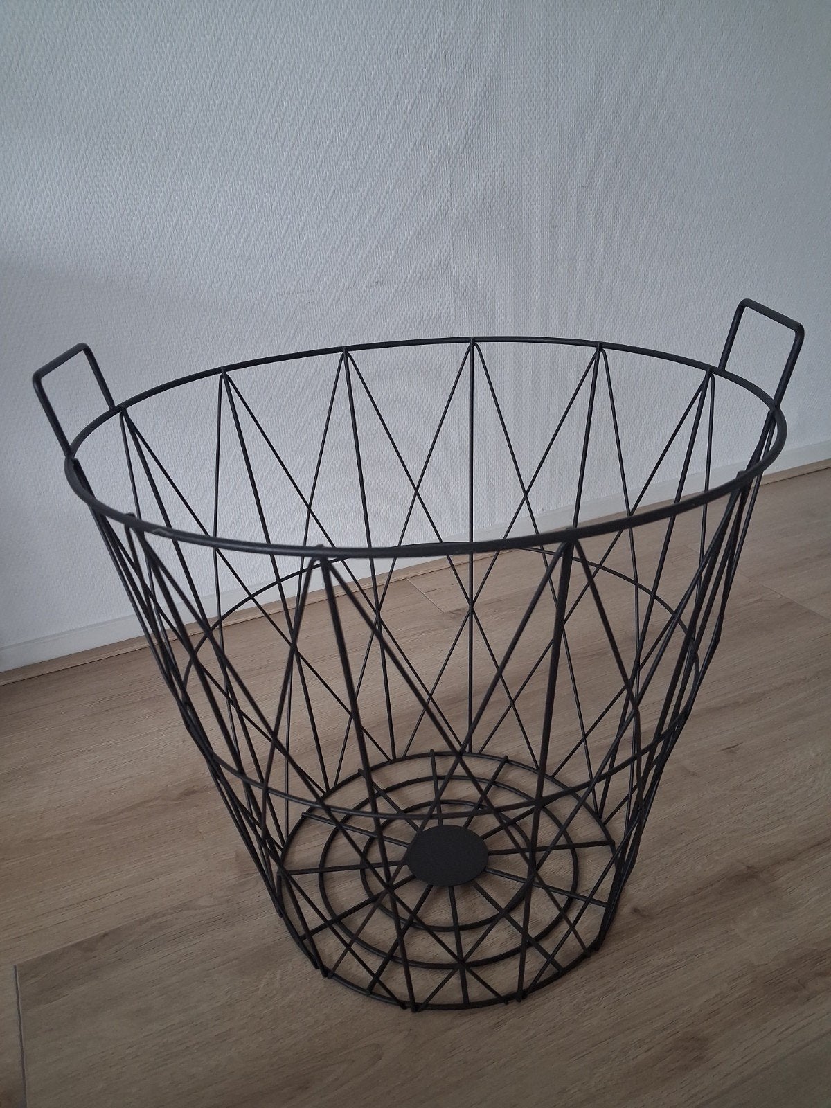 Mooie zwarte metalen draadmand, Huis en Inrichting, Woonaccessoires | Schalen en Manden, Ophalen, Overige materialen, Mand, Rond