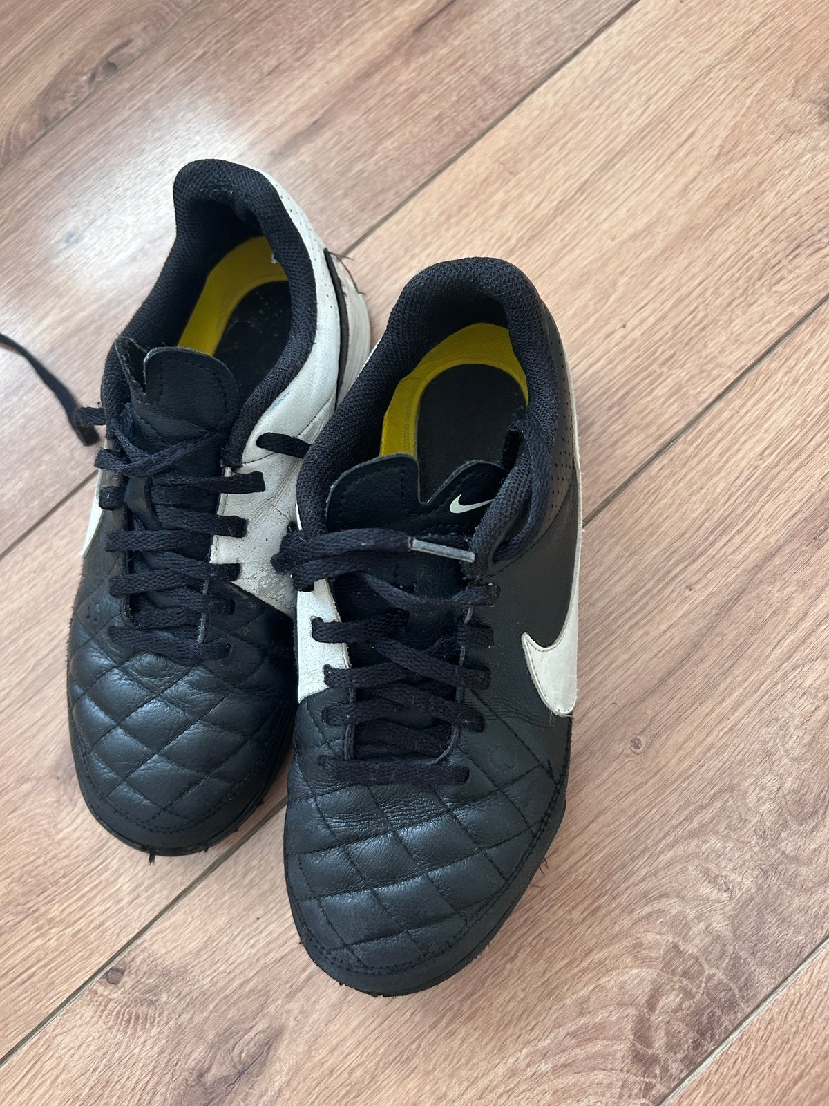 Leren nike voetbal voetbalschoenen maat 36 1/2, Maat XS of kleiner, Ophalen of Verzenden, Zo goed als nieuw, Schoenen