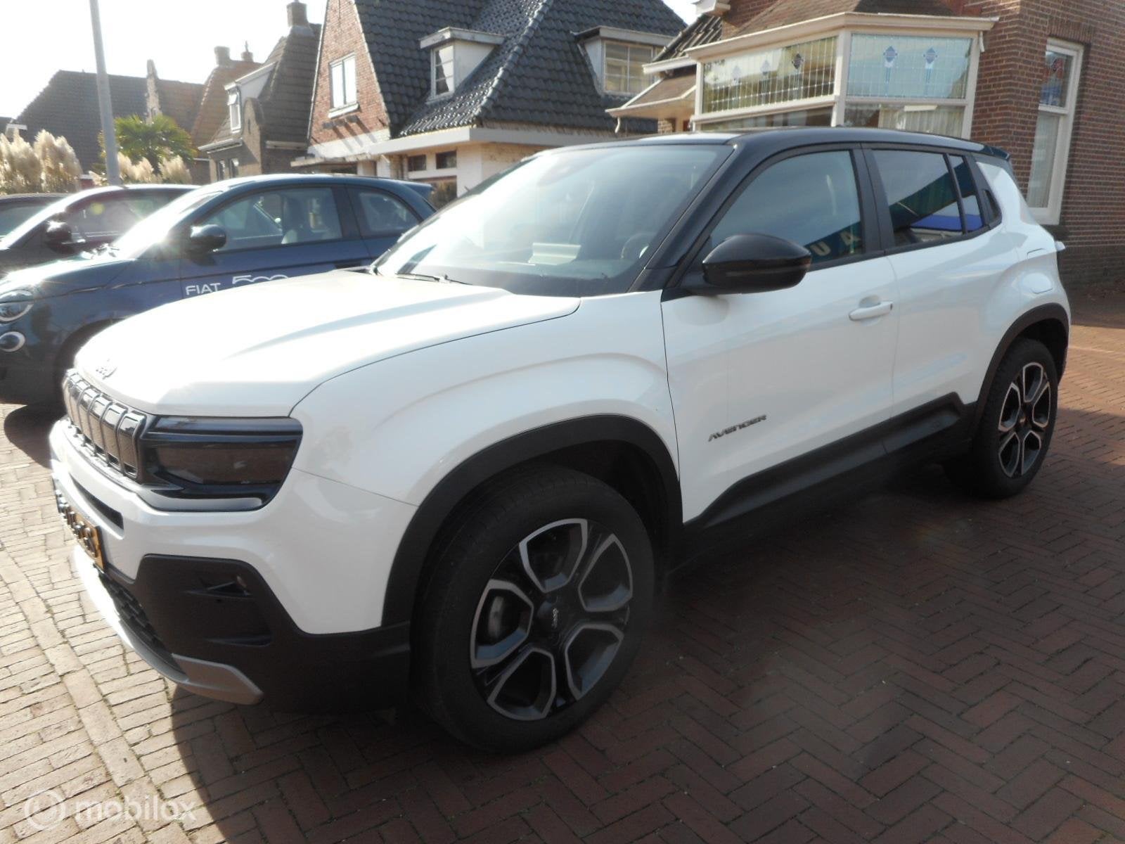 Jeep Avenger 1.2 Altitude JBL+KEYLESS+WINTERPACK, Voorwielaandrijving, Dealer onderhouden, Gebruikt, 1199 cc