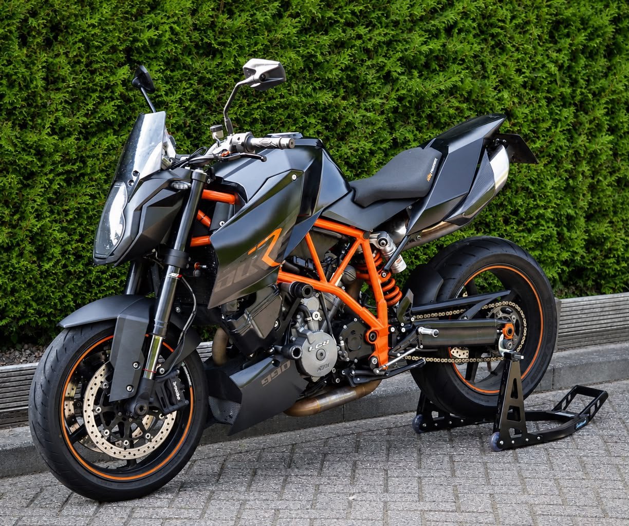 KTM 990 Super Duke R '09, 2 cilinders, Sportuitlaat, Motorrijbewijs A, Gebruikt