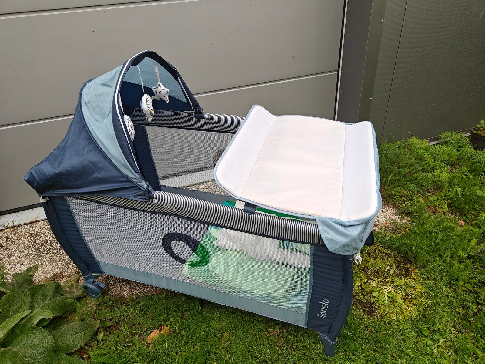 meegroeibed/campingbedje Lionelo Sven Plus. Goede staat, Kinderen en Baby's, Ophalen, Zo goed als nieuw, Reisbedje