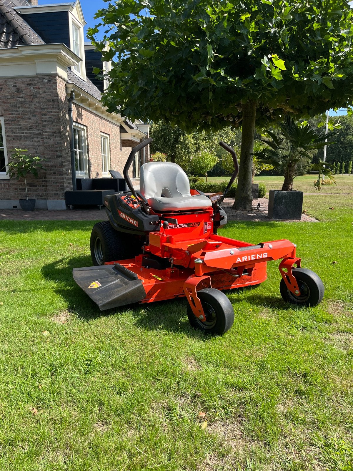Ariens Zero-turn Edge 42 zitmaaier - Dealer onderhouden, Ophalen, Cirkelmaaier, Elektrische starter, Zo goed als nieuw