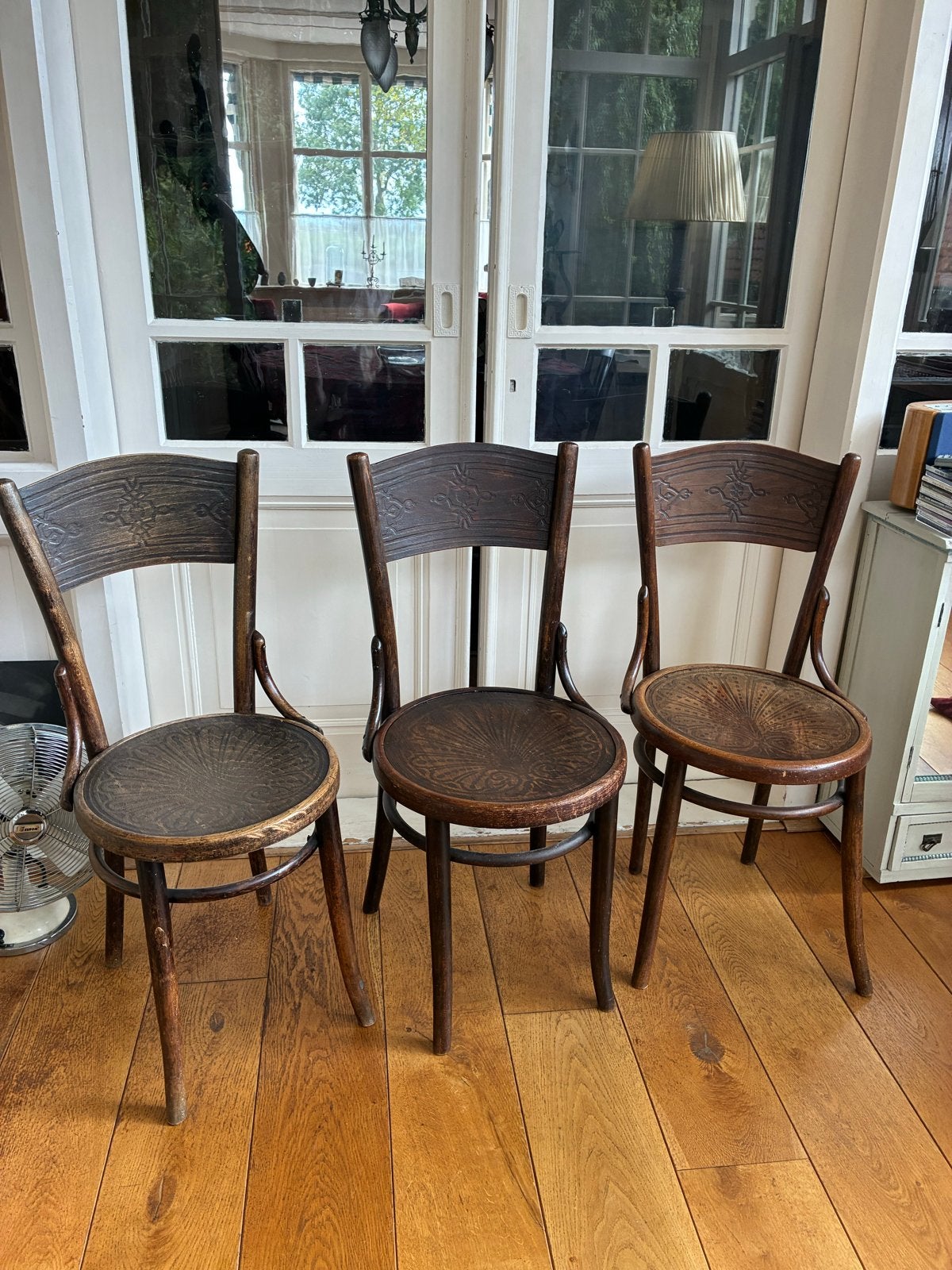Set van 3 antieke Mundus Thonet stoelen, Ophalen