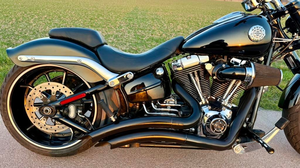 Foto 15 van BREAKOUT CUSTOM, VANCE & HINES, 2014, LED, 14” Fat stuur