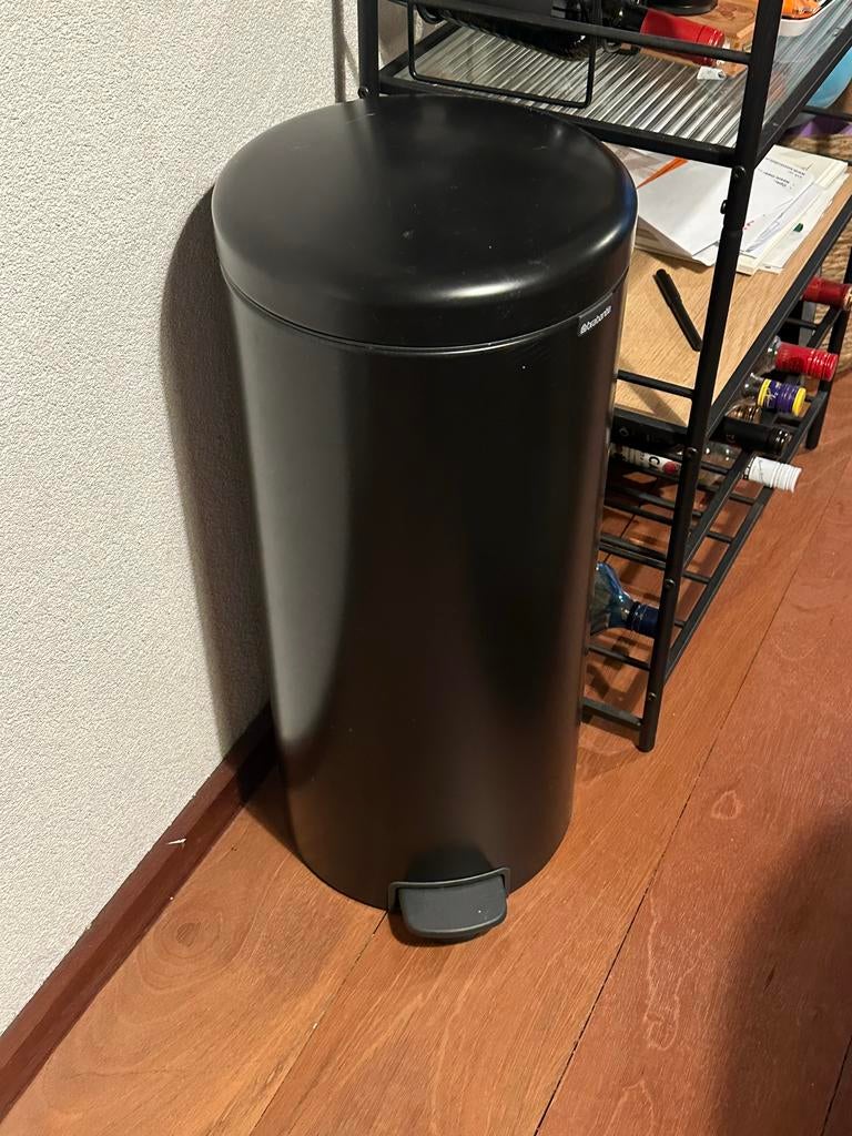 Brabantia NewIcon Pedaalemmer 30L - Mat Zwart, Met pedaal, 50 tot 75 cm, Ophalen of Verzenden, Zo goed als nieuw