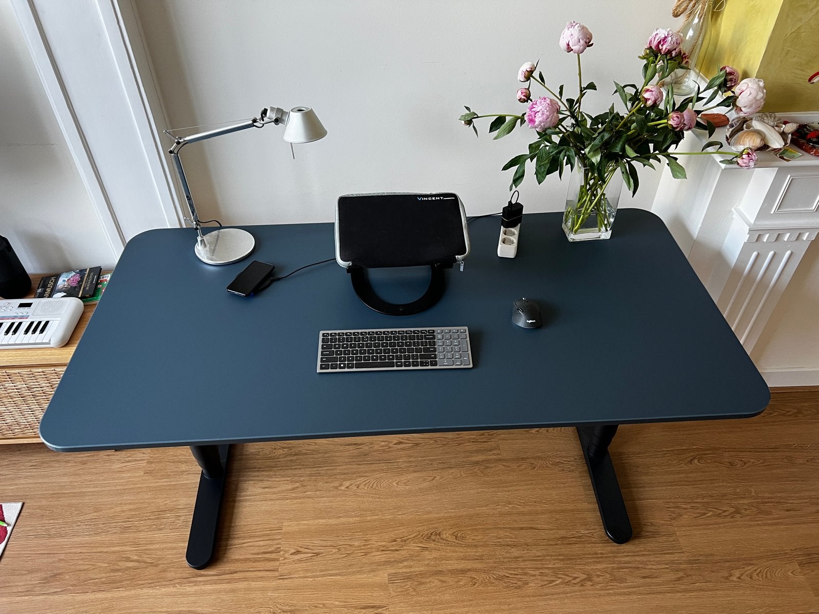 IKEA BEKANT electrisch zit-sta bureau 160x80cm, Ophalen, Zit-sta bureau, Spaanplaat of MDF, Zo goed als nieuw