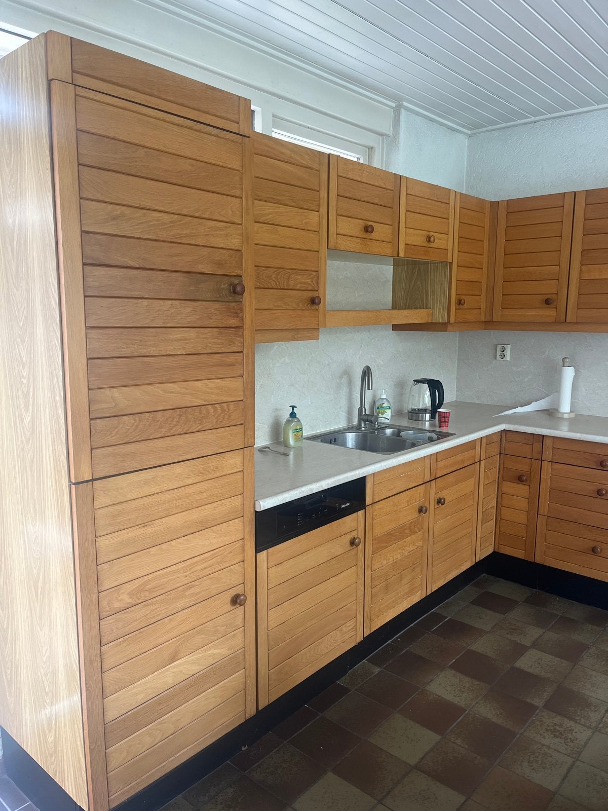 Oude houten keuken - Functioneel en klaar voor een nieuwe ro, Huis en Inrichting, Keuken | Complete keukens, Ophalen, Gebruikt