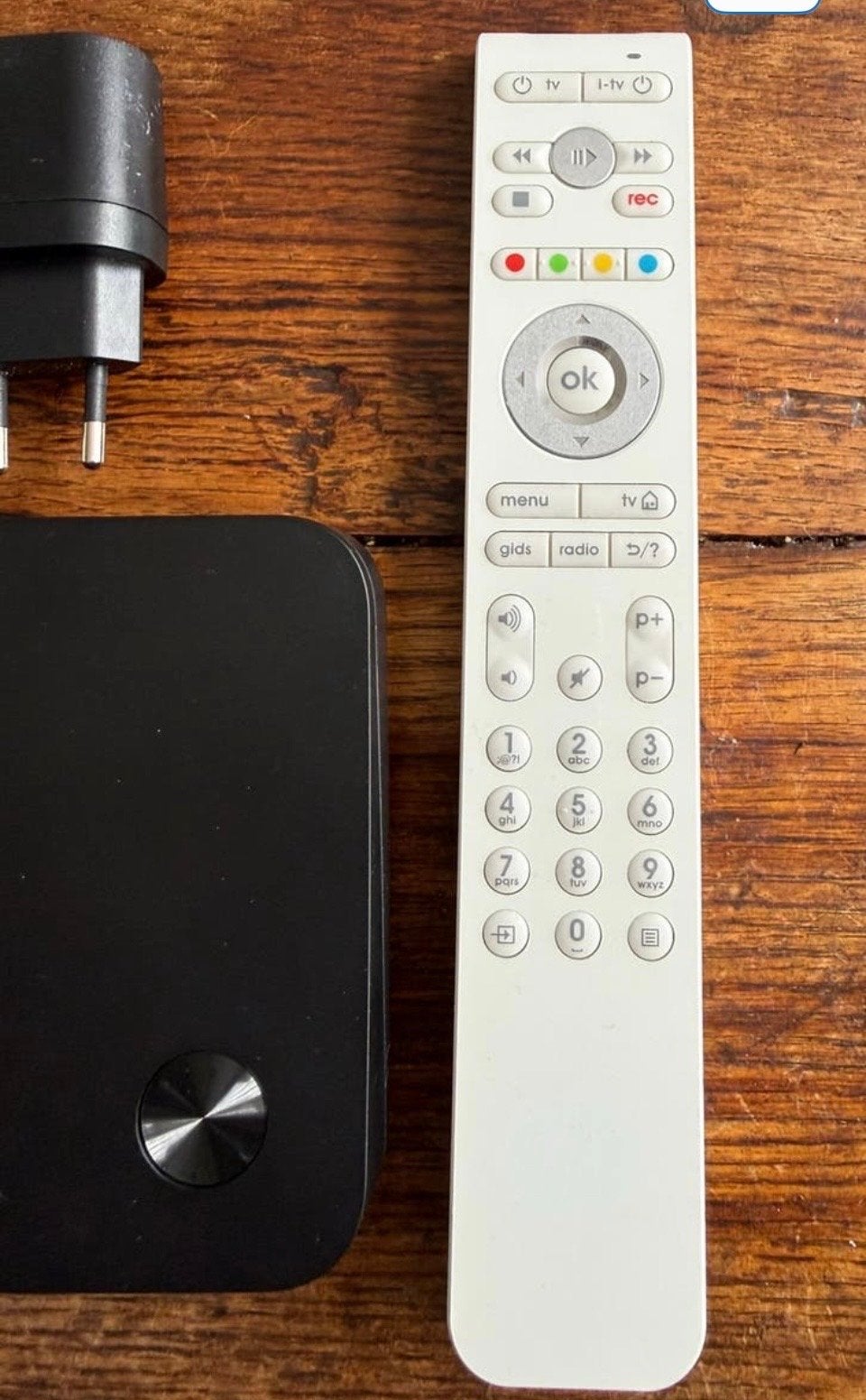 Arris VIP5202 Decoder met afstandsbediening, Ophalen of Verzenden, Zo goed als nieuw, Decoder