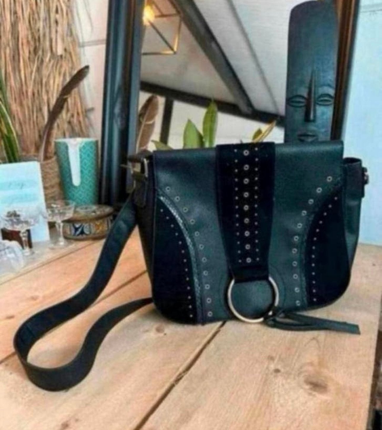 Zwarte boho hippie / bohemian schoudertas met studs, Ophalen of Verzenden, Zo goed als nieuw, Zwart, Schoudertasje