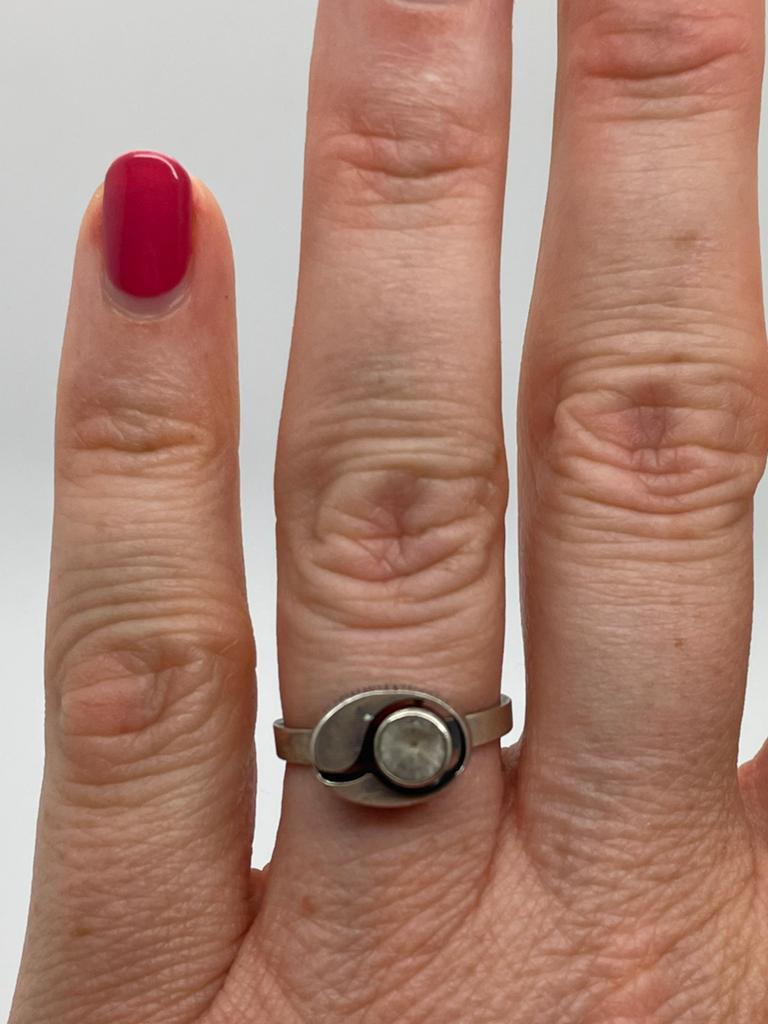 E81 Prachtige zilveren Karl Laine Finland ring (verstelbaar), Met kristal, Ophalen of Verzenden, X, Dame