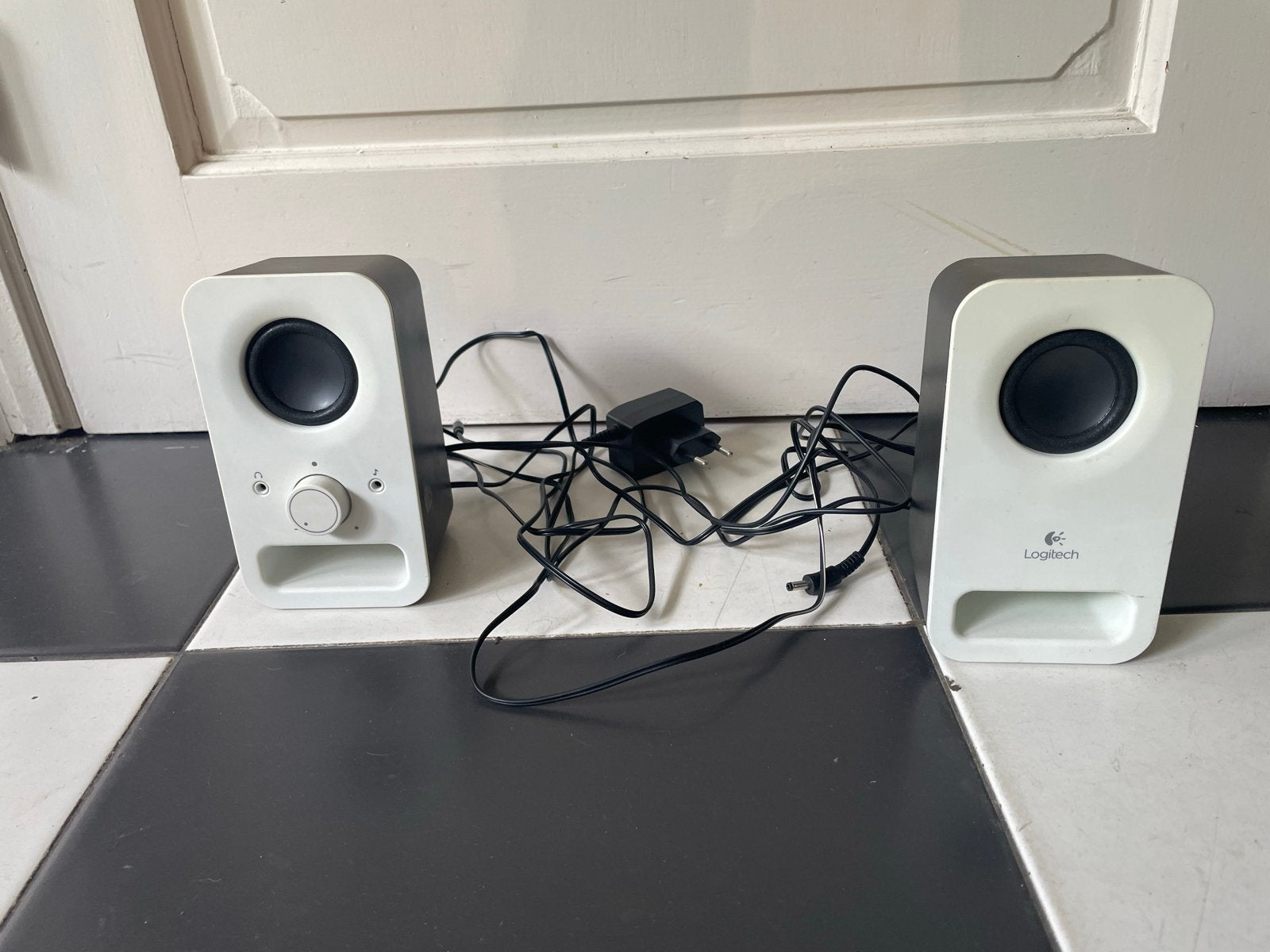 Logitech Z150 Compacte Stereo Speakers, Gebruikt, Minder dan 60 watt, Front, Rear of Stereo speakers, Ophalen