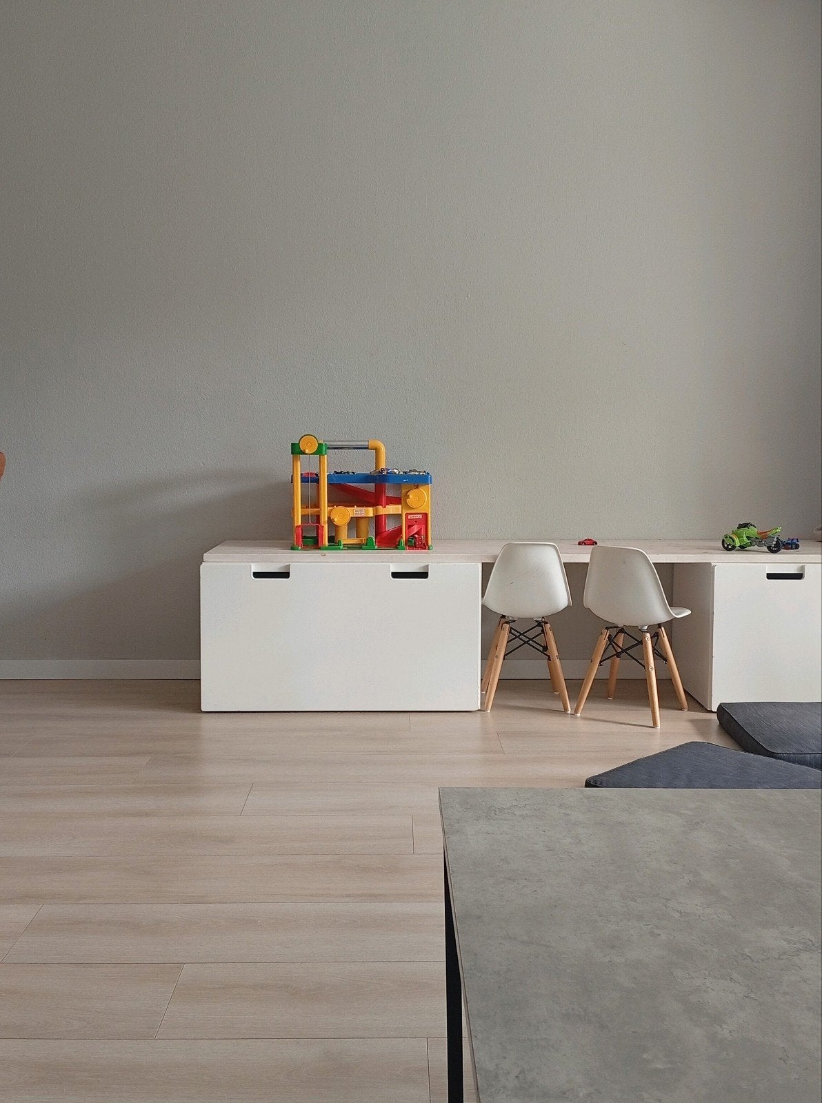 IKEA SMÅSTAD speelgoedkist/tafel incl. 2 stoeltjes, Ophalen
