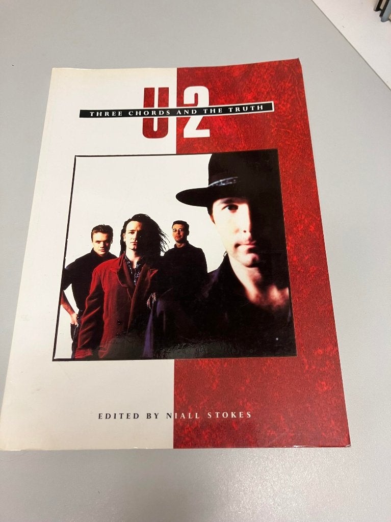 U2 Three chords and the truth, Ophalen of Verzenden, Gelezen, Artiest