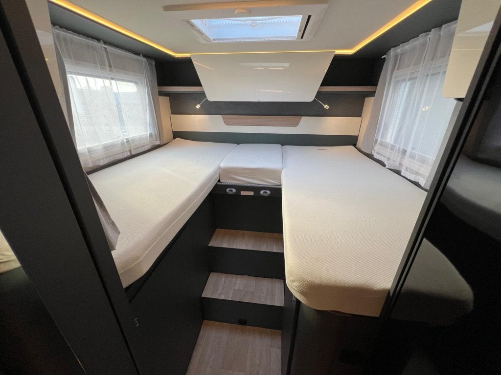 Laika Kosmo 319 automaat enkele bedden, 5 persoons, Caravans en Kamperen, Automaat, Standaard zit, Ringverwarming, Fiat