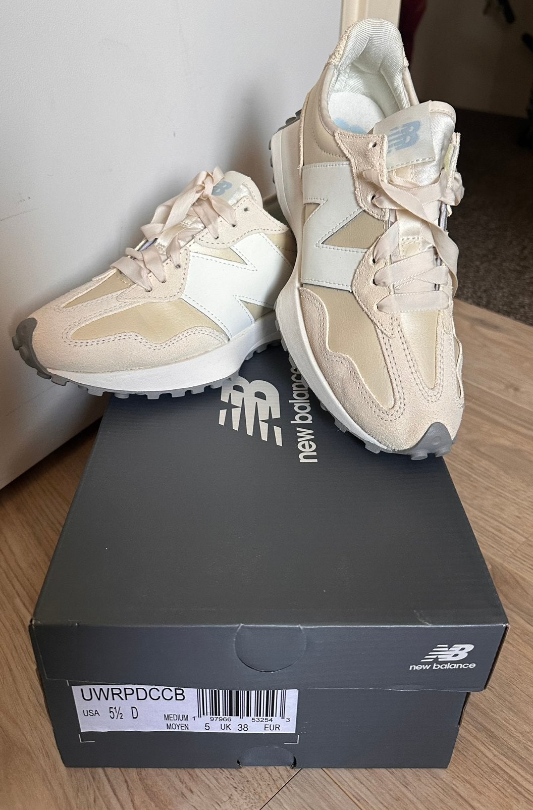 Nieuwe New Balance WS327 linnen maat 38, Beige, Nieuw, Ophalen of Verzenden, Sneakers of Gympen