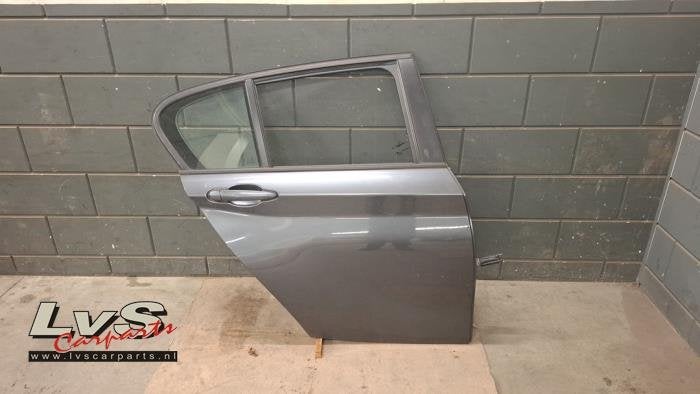 Portier 4Deurs rechts-achter van een BMW 1-Serie (B39), Gebruikt, -, Deur, -