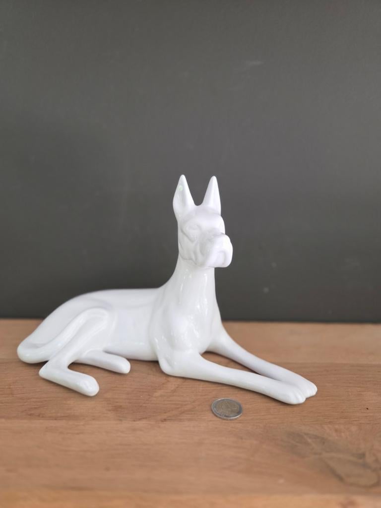 Vintage Porseleinen Deense Dog Beeld - Delfts Wit, Verzamelen, Beelden en Beeldjes, Ophalen of Verzenden, Zo goed als nieuw, Dier