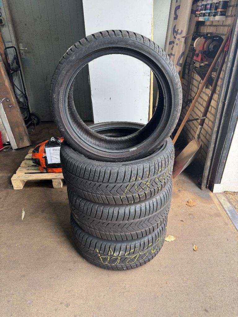 Pirelli Sottozero 3 winterbanden - 245-40-19 & 275-35-19, Winterbanden, Band(en), Personenwagen, Ophalen