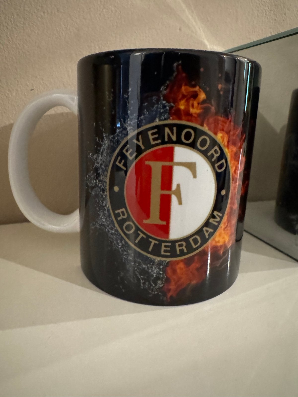 Nieuwe Feyenoord Mok - Perfect voor de Echte Fan!, Meerkleurig, Overige stijlen, Nieuw, Ophalen of Verzenden