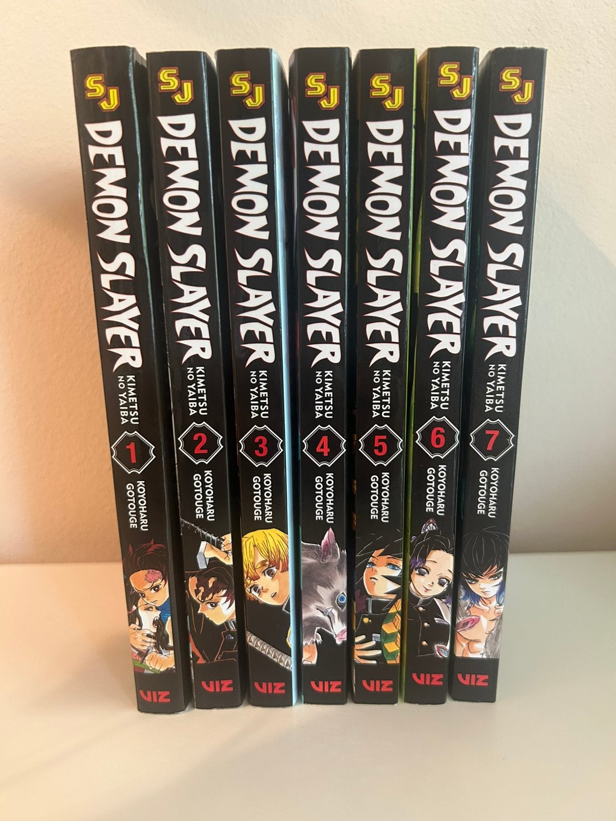 Demon Slayer Manga 1-7 volume, Eén comic, Ophalen of Verzenden, Zo goed als nieuw, Japan (Manga)