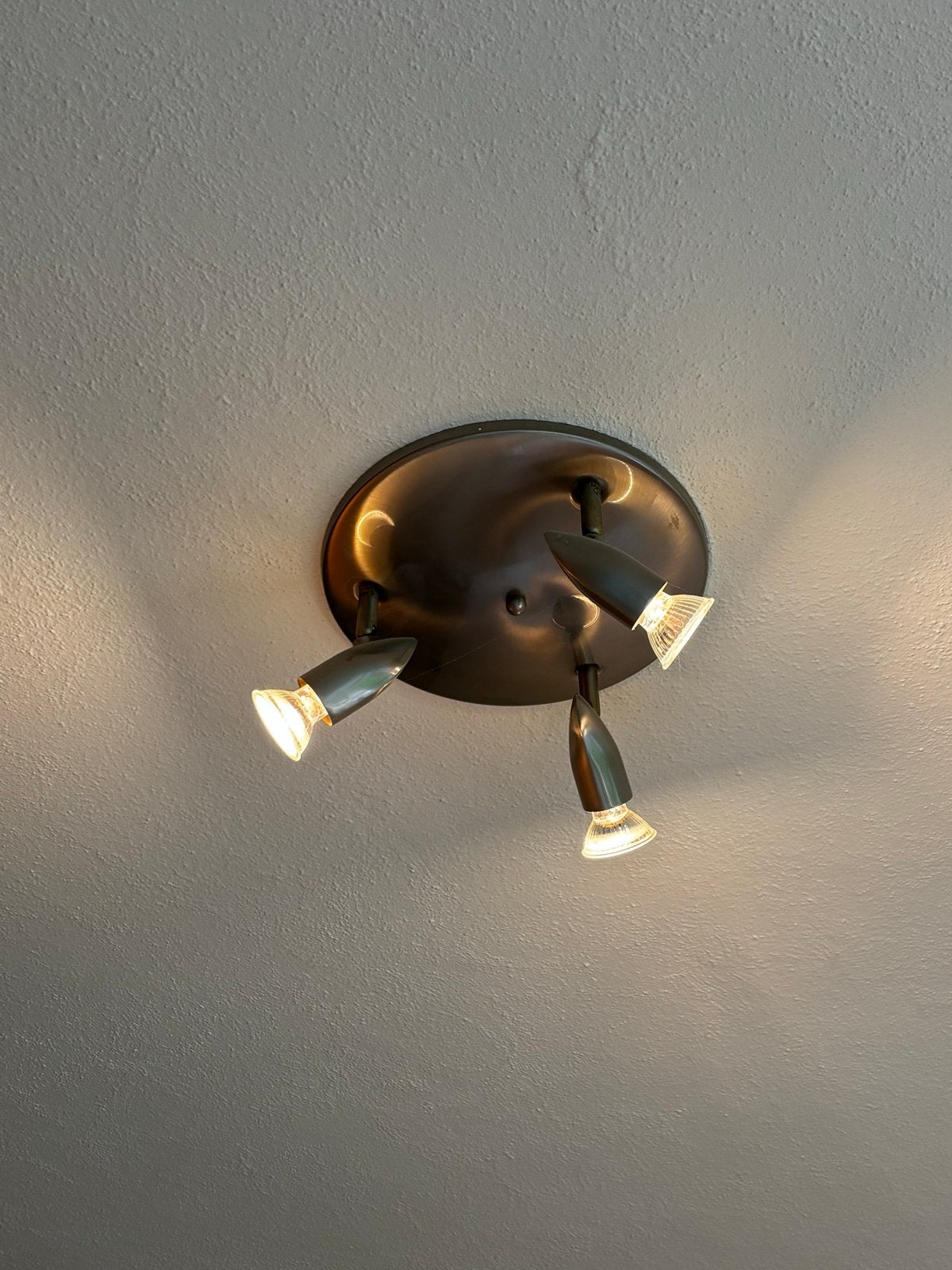 Plafondlamp met 3 verstelbare spots, donker metaal, Gebruikt, Verstelbaar, Zwart, Plafondspot