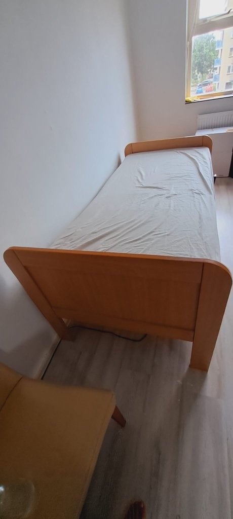 Elektrisch bedframe met nieuw matras, zo goed als nieuw, Ophalen, Tweepersoons, 140 cm, Zo goed als nieuw