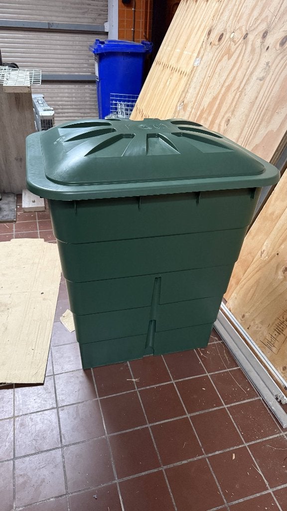 6 regentonnen 300L Zwart en Groen met deksels >> moet weg!, 150 liter of meer, Ophalen, Nieuw, Kunststof