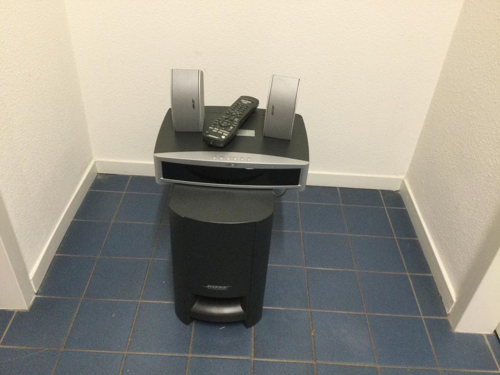 Böse, radio en cd speler met woofer en 2 boxjes, Ophalen