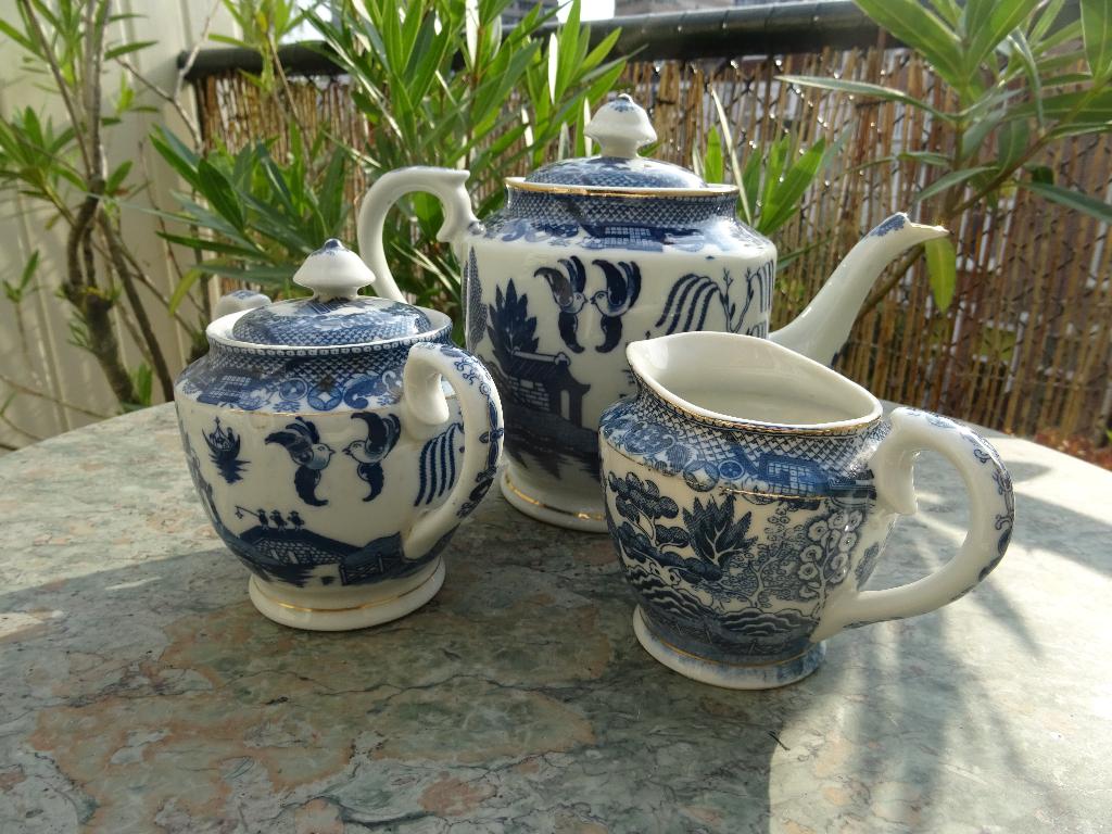 Blue Willow melkkan en suikerpot blauw met gouden rand, Ophalen of Verzenden