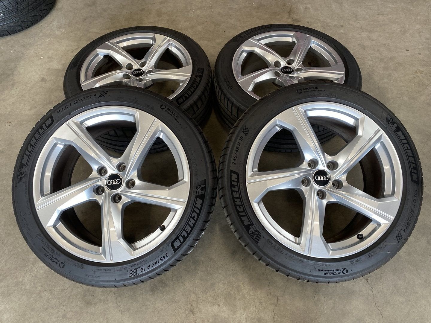 19  inch originele velgen + zomerbanden Audi A6 A7 4K C8, 19 inch, -, -, Banden en Velgen