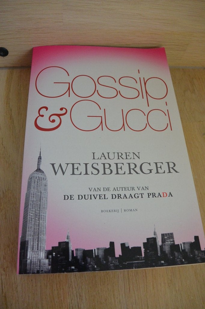 Boek Gossip & Gucci - Lauren Weisberger, Ophalen of Verzenden, Gelezen, Lauren Weisberger