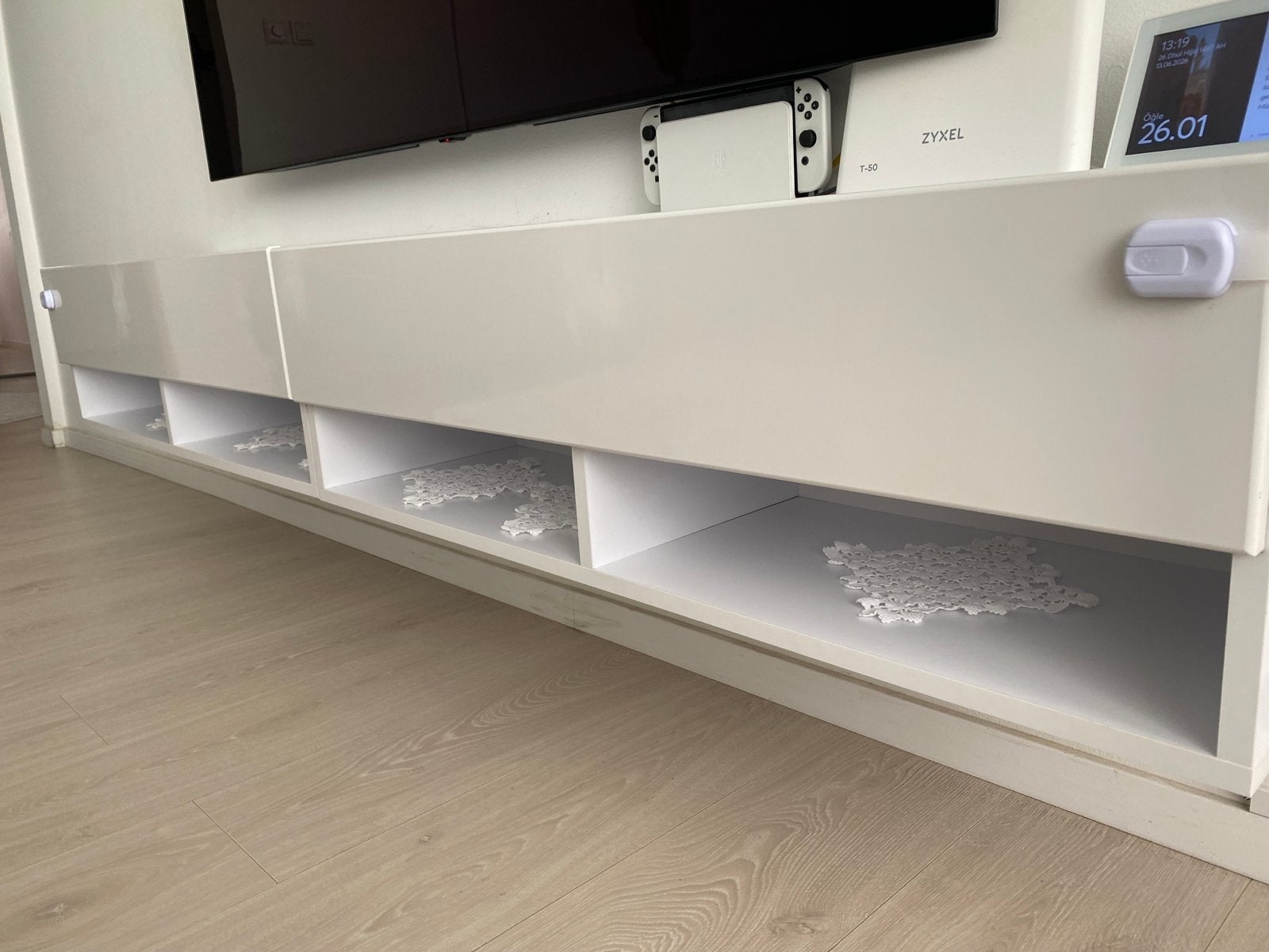 Modern 2-delig wit zwevend tv-meubel, Ophalen of Verzenden, Zo goed als nieuw, 200 cm of meer, Minder dan 100 cm
